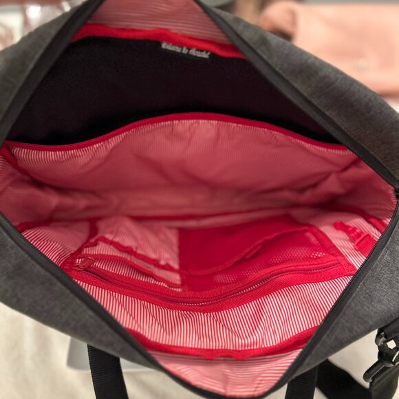 Herschel Crosshatch Messenger Bag - Picture 7 of 9